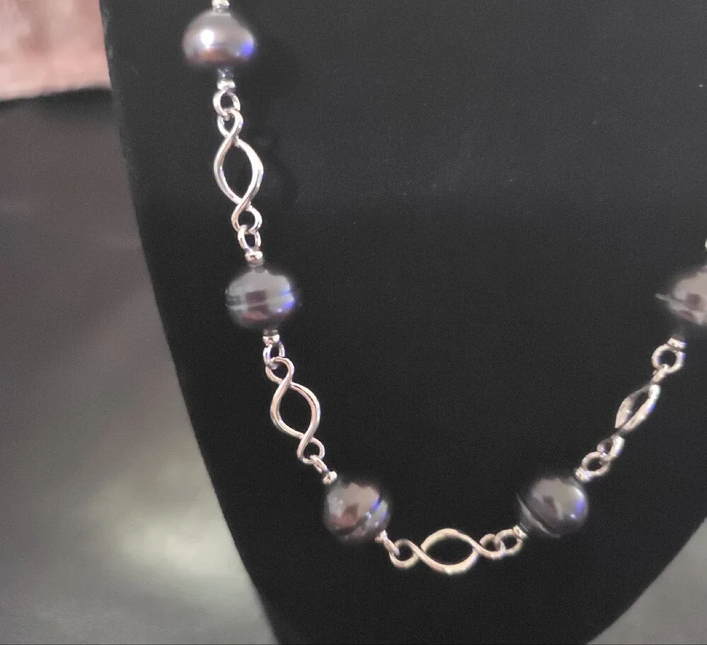 Elegant Black Pearl and Silver Link Necklace - Women Jewelry